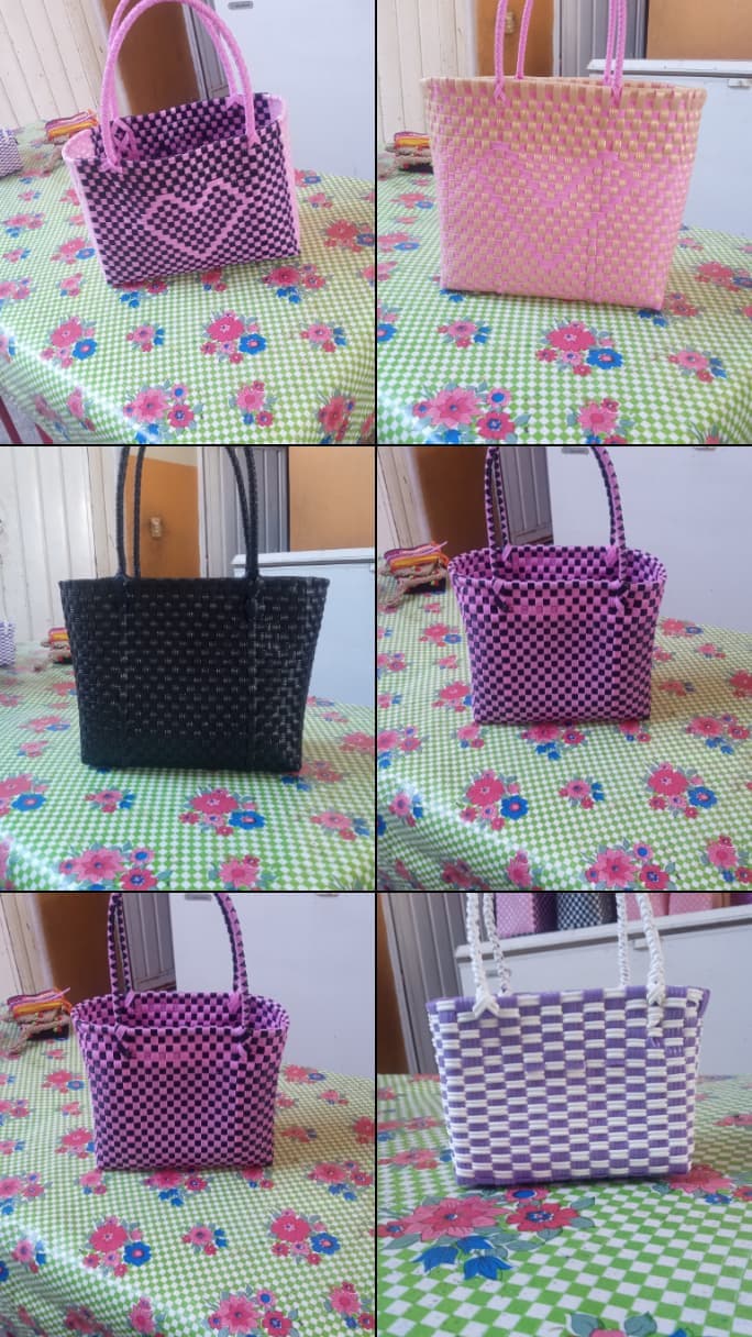 Bolsa de mano tejida tipo canasta